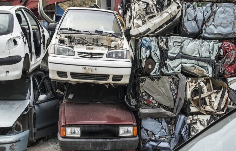 What Factors Should Be Considered When Hiring Car Wreckers